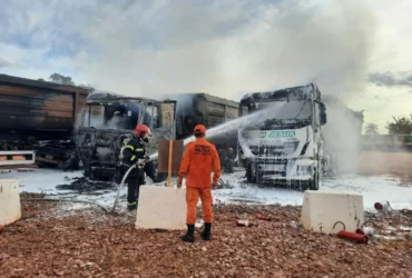 Incêndio em carretas mobiliza bombeiros em Rondonópolis