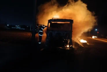 Incêndio em carretas mobiliza bombeiros em Campo Novo do Parecis