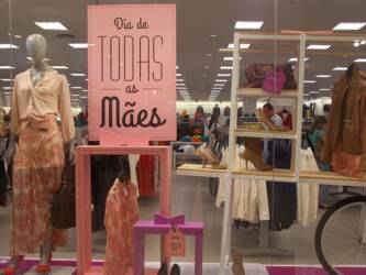 Correria de última hora deve lotar lojas e movimentar bilhões no Dia das Mães