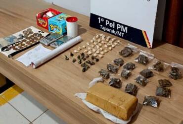 Jovem de 19 anos e adolescente de 17 foram abordados com porções de maconha, pasta base de cocaína e materiais usados no comércio de entorpecentes