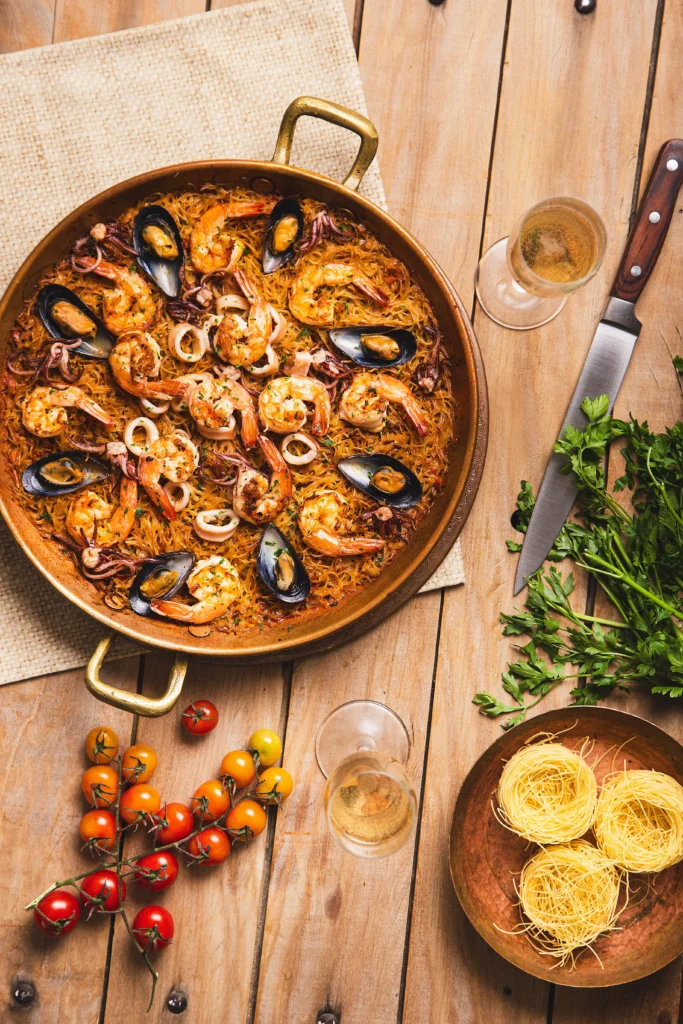 Fideua valenciada.