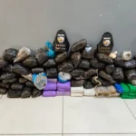 Força Tática entra em confronto e apreende arsenal e 85 tabletes de maconha no Formigueiro em Várzea Grande