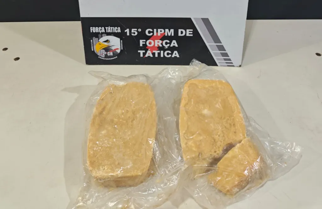 Força Tática prende mulher com pasta base em Várzea Grande