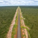 Mato Grosso projeta 7 mil quilômetros de asfalto novo até o fim de 2026 e revoluciona logística regional