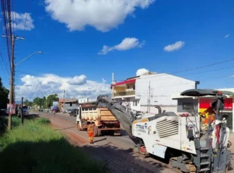 Recuperação do asfalto da Avenida Jurumirim avança em Cuiabá