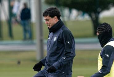 Coritiba x Bahia: onde assistir ao vivo, horário, escalações e tudo sobre o duelo do Brasileirão. Imagem: JP Pacheco/Coritiba
