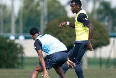 Coritiba x Inter: onde assistir ao vivo, escalações e tudo sobre o duelo pelo Brasileirão. Imagem: JP Pacheco Coritiba