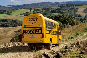 Justiça determina retomada imediata do transporte escolar rural em MT após alunos ficarem sem aulas