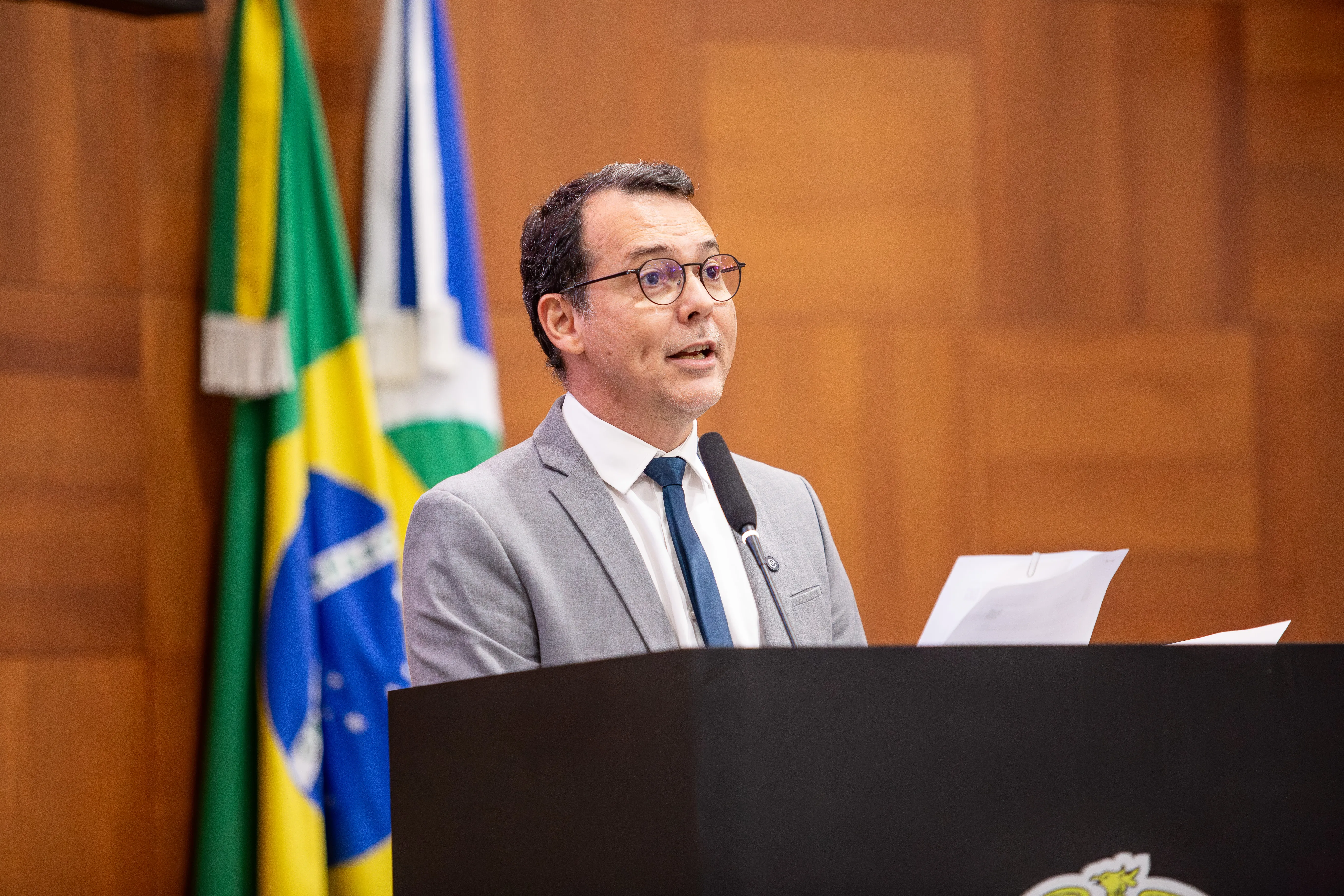BRT: Lúdio cobra explicações sobre contratos milionários