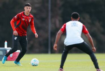Athletico-PR x Mirassol: onde assistir, escalações e expectativa para o duelo do Brasileirão 2026. Imagem: Luis Miguel Ferreira/athletico.com.br