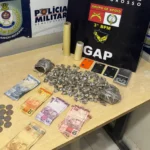 Três suspeitos são detidos com 128 porções de maconha em Cuiabá