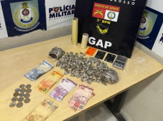 Três suspeitos são detidos com 128 porções de maconha em Cuiabá