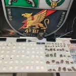 Polícia Militar prende cinco pessoas e apreende drogas e arma em Várzea Grande
