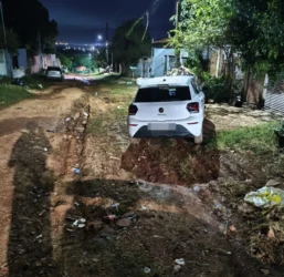 Polícia Militar recupera carro roubado em Cuiabá e prende dupla