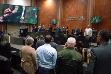 Homenagens marcam sessão especial na ALMT
