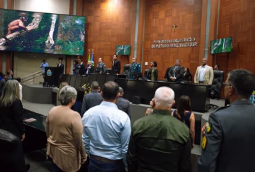 Homenagens marcam sessão especial na ALMT
