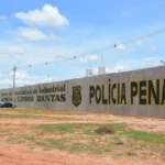 Servidora é flagrada ao tentar entrar com drogas e celulares no Complexo Penitenciário Ahmenon em Várzea Grande