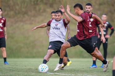 Vitória x Inter: onde assistir ao vivo, horário, escalações e tudo sobre o duelo pelo Brasileirão 2026. Imagem: Victor Ferreira/EC Vitória