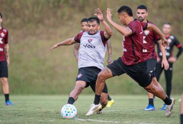 Vitória x Inter: onde assistir ao vivo, horário, escalações e tudo sobre o duelo pelo Brasileirão 2026. Imagem: Victor Ferreira/EC Vitória