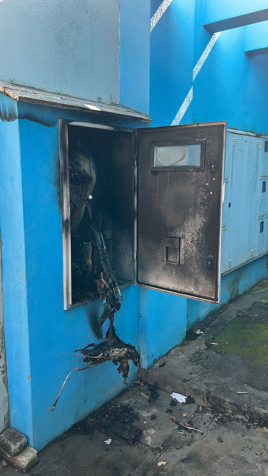 Fumaça chama atenção de bombeiros e evita incêndio em comércio em Lucas do Rio Verde