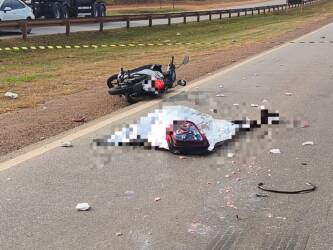 Mulher morre em acidente entre motocicleta e carreta na BR-364 em Rondonópolis