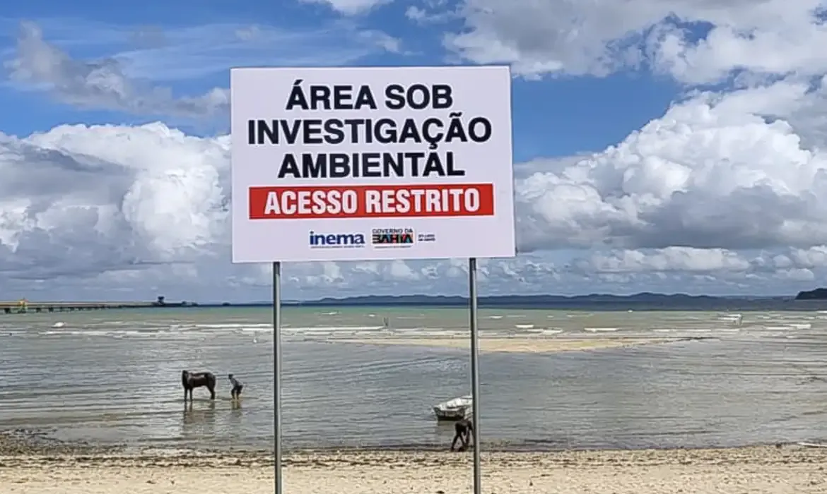 Contaminação em praia de Salvador completa 100 dias e afeta milhares de moradores