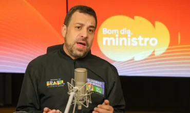 Juros altos ampliam dívidas e pressionam Desenrola, diz Boulos