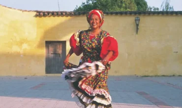 Totó La Momposina, ícone da música colombiana, morre aos 85 anos