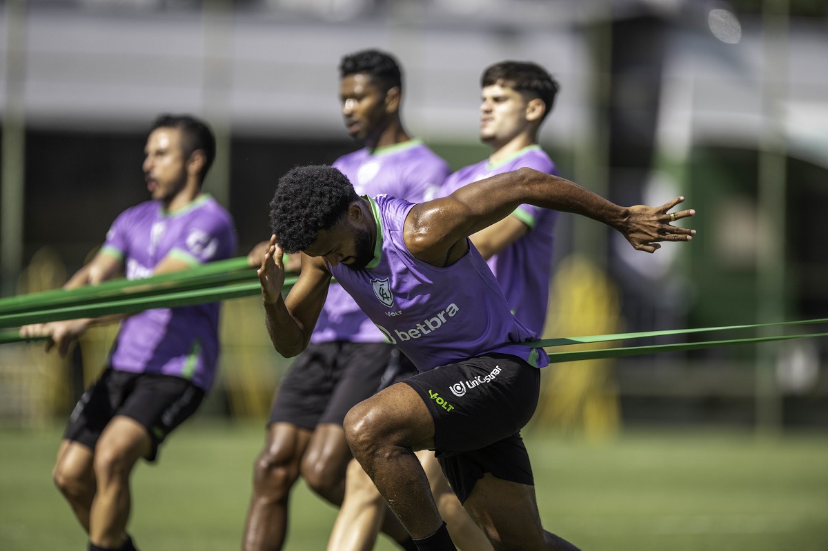 Juventude x América-MG: onde assistir, prováveis escalações e tudo sobre o duelo pela Série B. Imagem: Mourão Panda/América FC