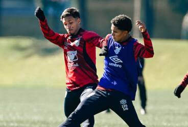 Athletico-PR x Flamengo: onde assistir, prováveis escalações e tudo sobre o duelo pela 16ª rodada do Brasileirão. Imagem: Luis Miguel Ferreira/Athletico