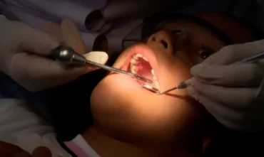 Julho Neon reforça campanhas de saúde bucal no Brasil