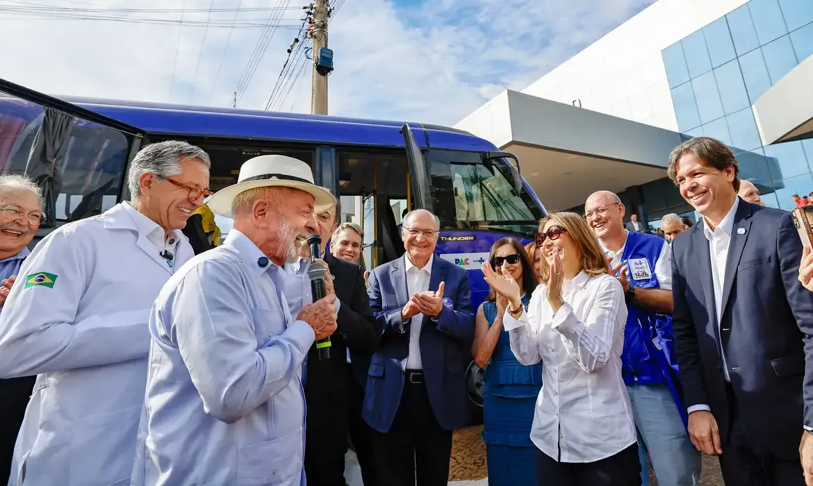 Lula anuncia R$ 2,2 bilhões para ampliar tratamento de câncer no SUS