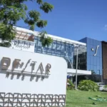 Bolsonaro apresenta melhora após cirurgia no ombro e segue internado