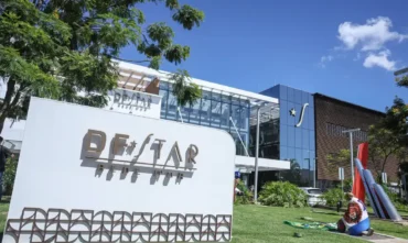 Bolsonaro apresenta melhora após cirurgia no ombro e segue internado