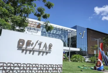 Bolsonaro apresenta melhora após cirurgia no ombro e segue internado
