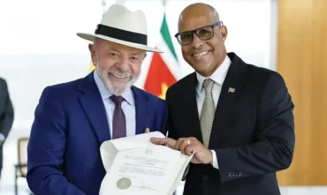 Embaixadores entregam credenciais a Lula em cerimônia no Planalto