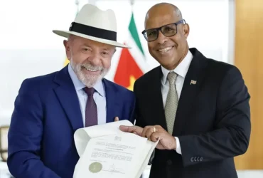 Embaixadores entregam credenciais a Lula em cerimônia no Planalto