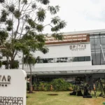 Bolsonaro passa por cirurgia no ombro sem complicações em Brasília