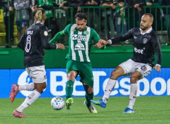 Chapecoense x Remo: onde assistir, escalações e tudo sobre o duelo dos desesperados no Brasileirão. Imagem: Rafael Bressan/ACF