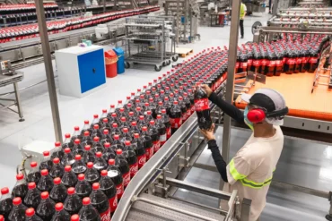 Representante da Coca-Cola investe R$ 200 milhões em Várzea Grande e projeta neutralidade de PET até 2026