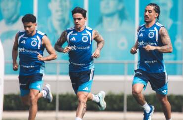 Cruzeiro x Chapecoense: onde assistir, horário, escalações e tudo sobre o duelo no Mineirão. Imagem: Gustavo Aleixo/Cruzeiro