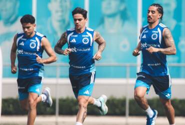 Cruzeiro x Chapecoense: onde assistir, horário, escalações e tudo sobre o duelo no Mineirão. Imagem: Gustavo Aleixo/Cruzeiro
