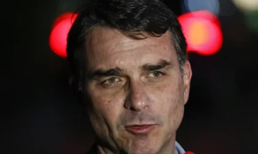 Bolsonaro admite contato com banqueiro Vorcaro e nega crime