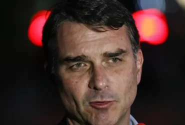 Bolsonaro admite contato com banqueiro Vorcaro e nega crime