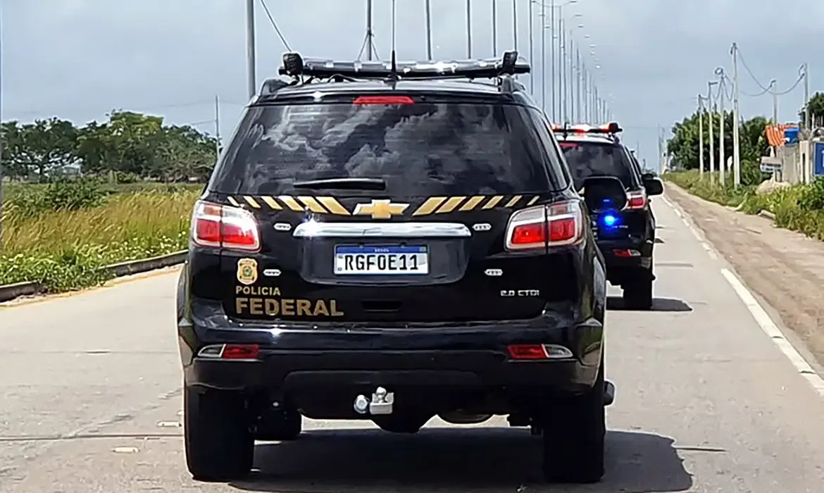 Polícia federal deflagra operação contra tráfico internacional em santa catarina
