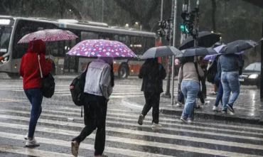 Chuva forte deve marcar o início da semana em regiões do Brasil