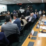 Pedido de vista adia votação da PEC da jornada de trabalho 6×1