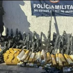 Apreensão de armas com 16 fuzis e metralhadora marca operação no Rio