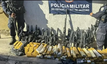 Apreensão de armas com 16 fuzis e metralhadora marca operação no Rio