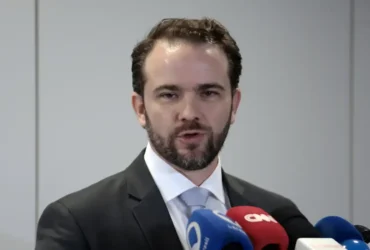 Durigan defende taxação de ultrarricos durante agenda do G7 em Paris